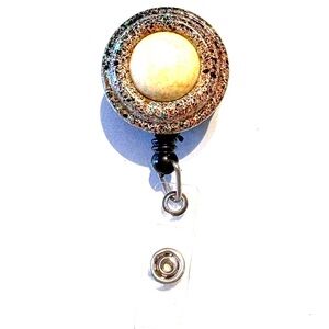 Retractable badge holder